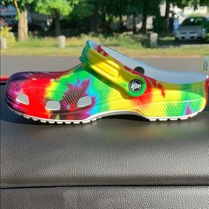Crocs tye dye
